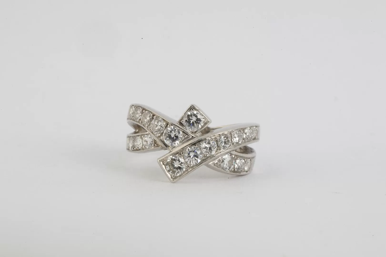 950 Platinum 0.93tcw Diamond Ring Size 4.5 (7.98g.)