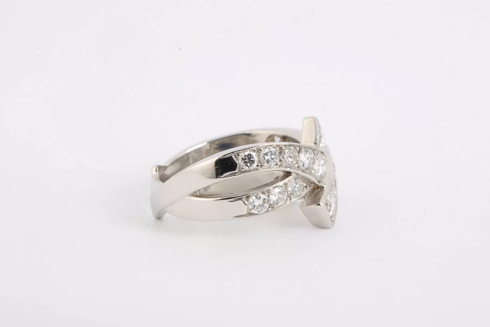 950 Platinum 0.93tcw Diamond Ring Size 4.5 (7.98g.)